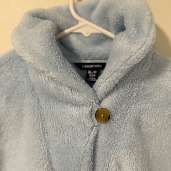 🔴Baby Blue Plush Pull Over - Picture 5 of 13
